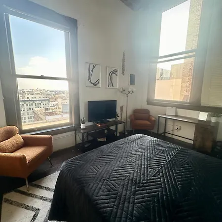 The Continental Dtla Loft Bed & Breakfast